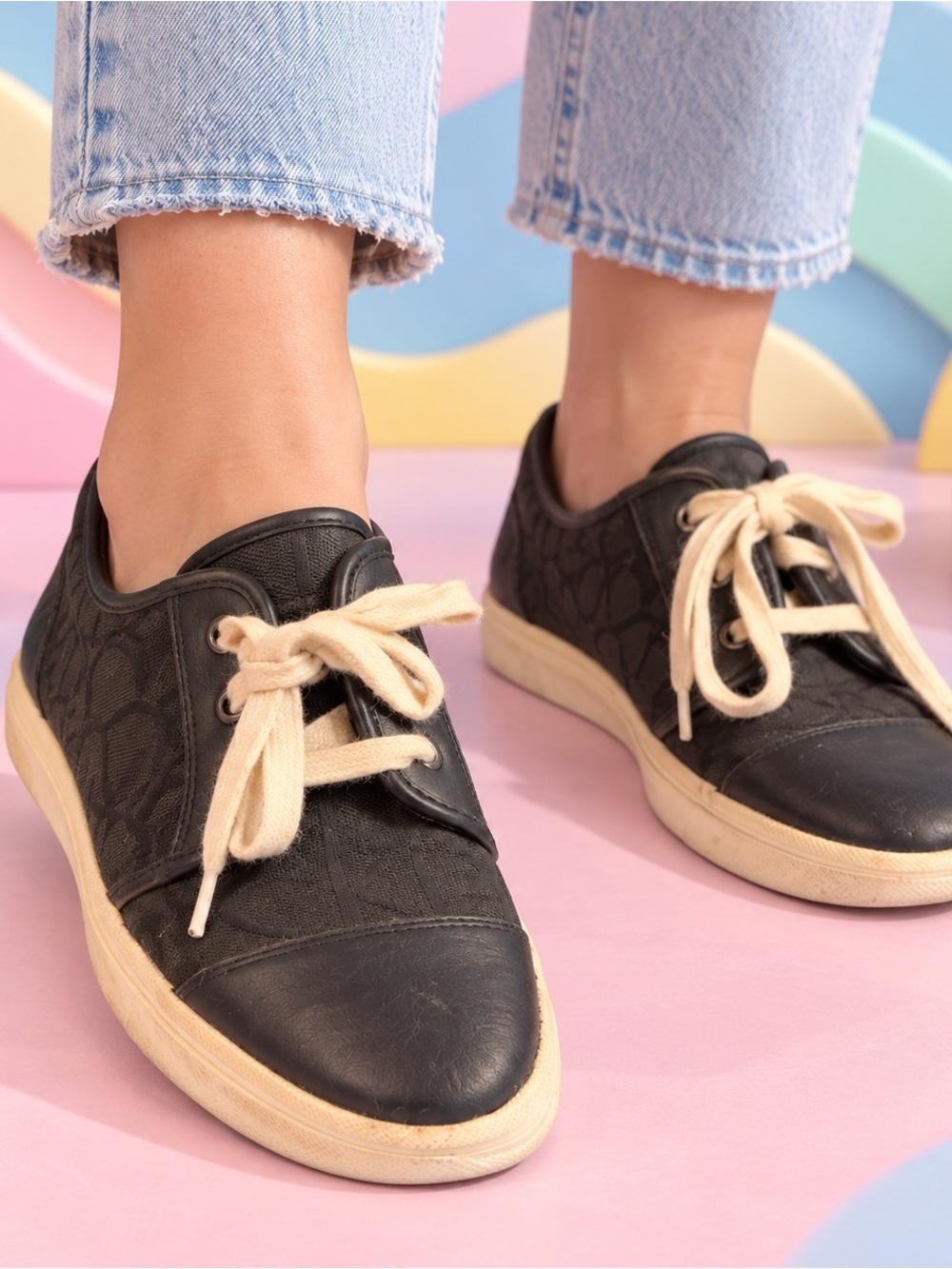 Calvin Klein Black Monogram Lace Up Sneakers Women’s Size 8
